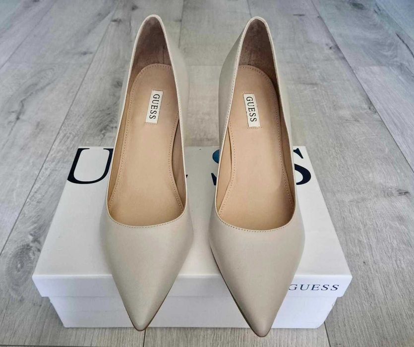 Czółenka Guess r. 40