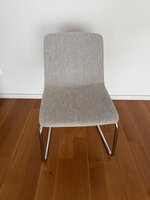 Mesa + 2 cadeiras
