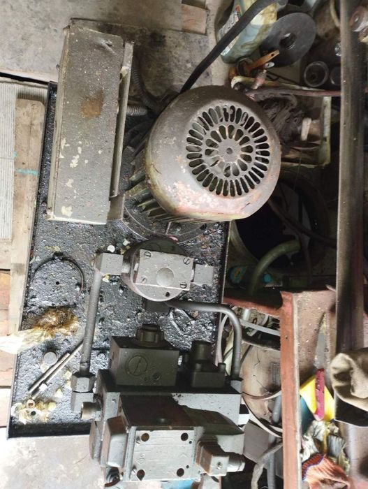 Різьбонакатний верстат А9518 , UPW 12,5 
А9518 різьбонакатний верст