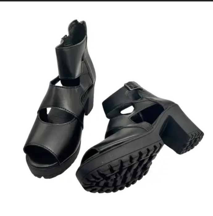 Туфлі на каблуку