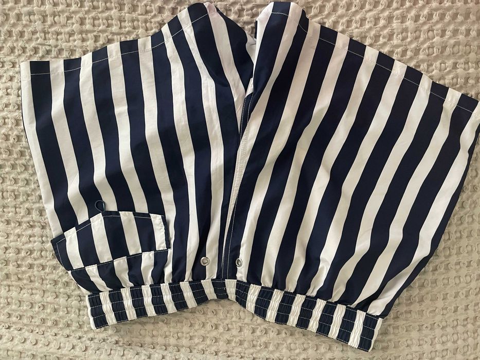 calções de praia + t´shirt