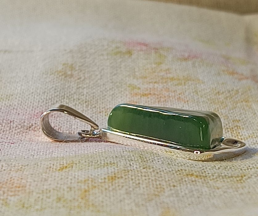 Wisiorek  z Nefrytem