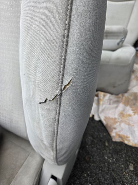 Сидіння. Салон. Nissan Leaf.