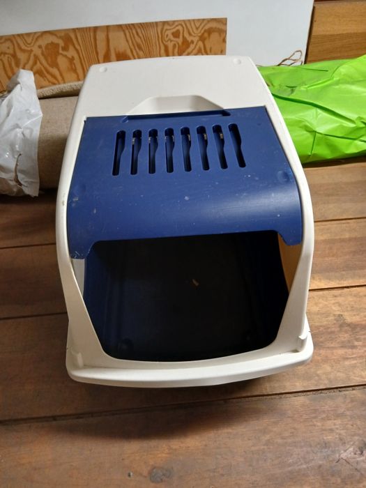 Liteira, transporte + sofá gatos