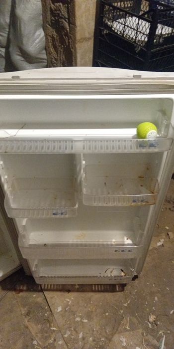 Продам холодильник.нужна дозаправка фриона в будущем.