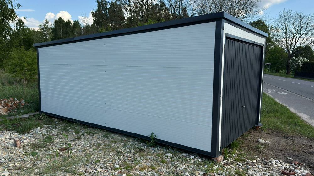 Garaż z płyt warstwowych 3x5,8m