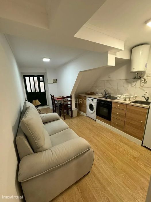 T0+1, renovado, aconchegante, todo mobilado e prático e bem localizado