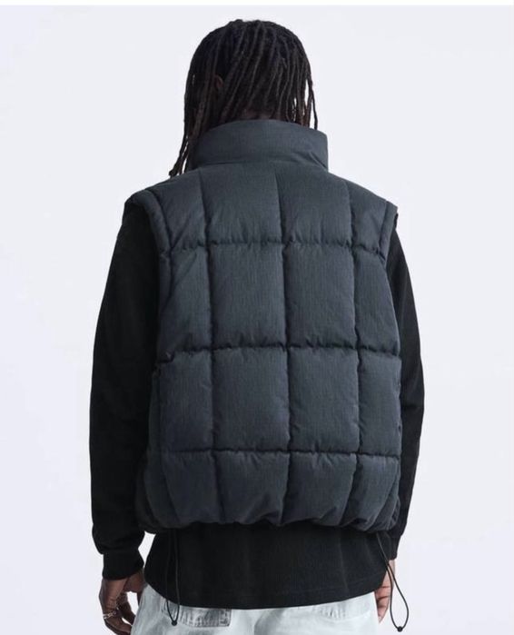 Жилетка Zara, темно-синя, дута та дуже тепла.