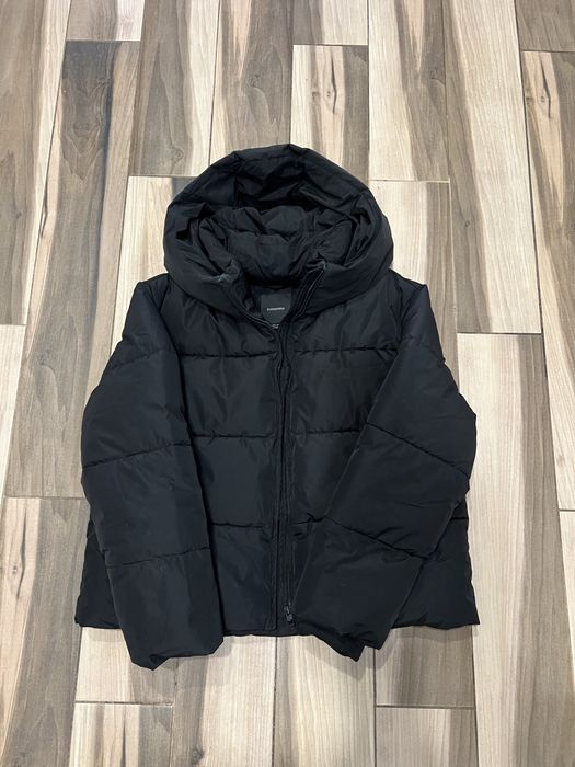 черная куртка пуффер теплая