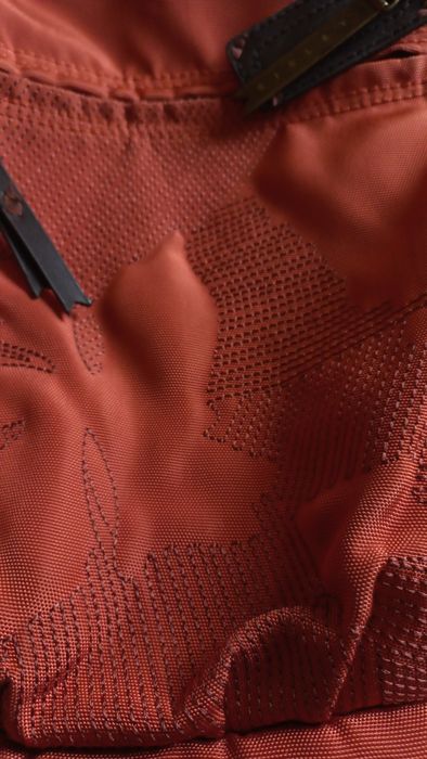 Mala tiracolo marca Sisley, alça regulável, cor de tijolo alaranjado
