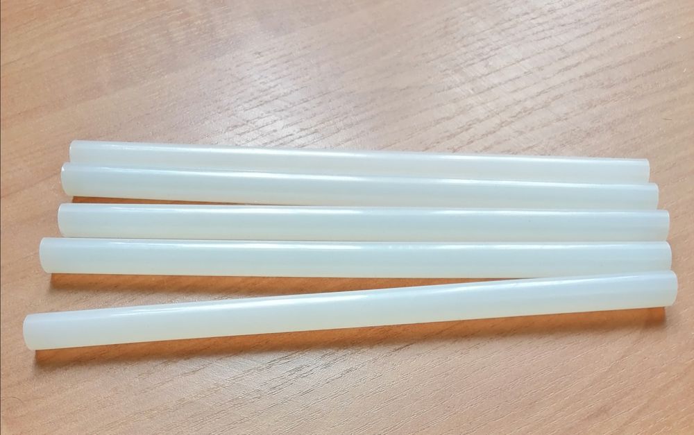 Продам термо клей.