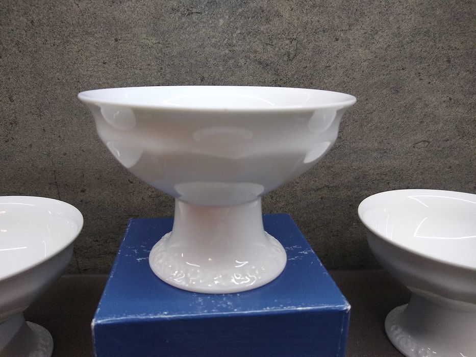 Pucharek na nodze Rosenthal Maria Biała