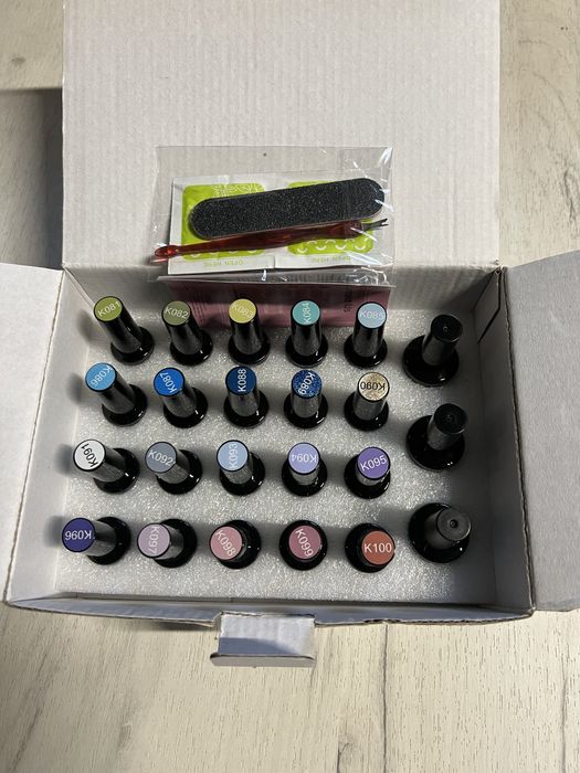 Zestaw żelowych lakierów do paznokci