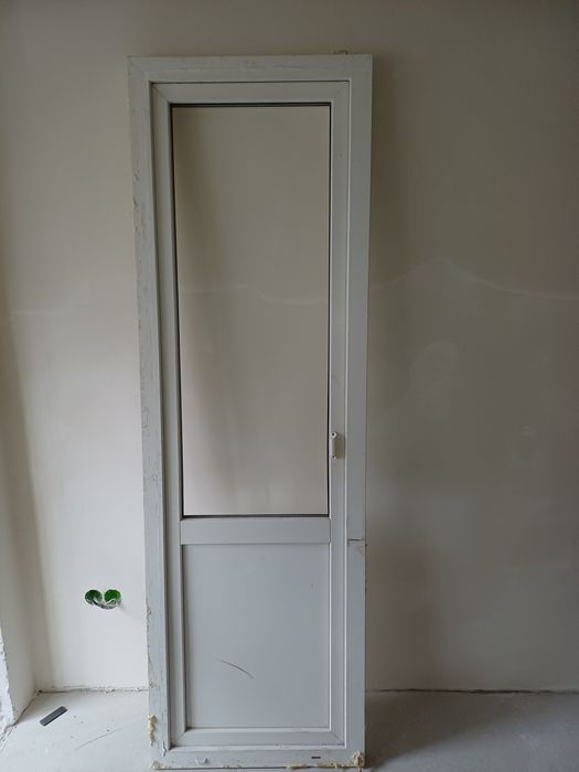 Метало-пластиковая дверь