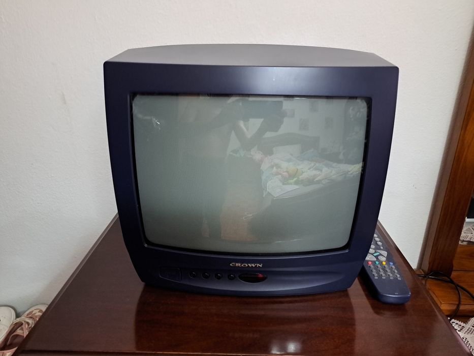 Televisão Crown em bom estado