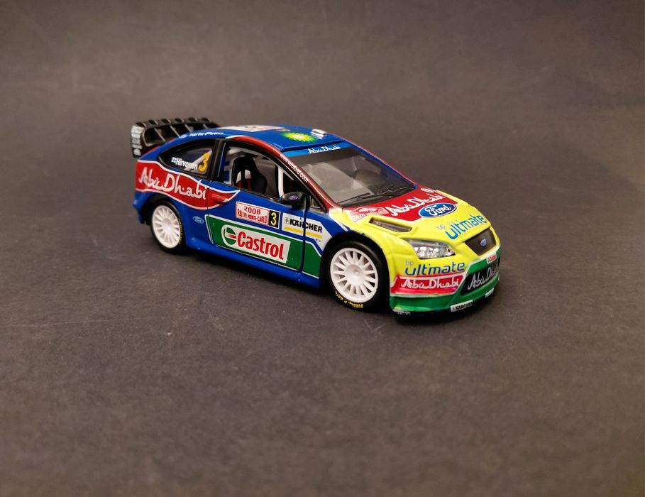 Ford Focus da Burago na escala 1.32