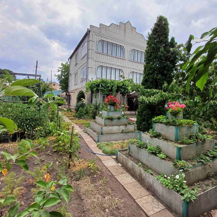 Продам будинок поруч з центром