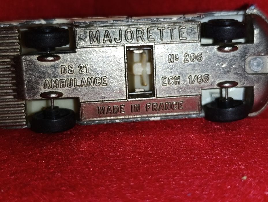 Majorette Ambulância DS 21