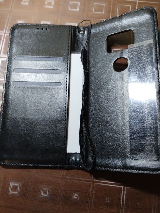 Чехлы на телефон