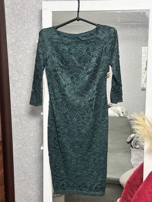 Вечірня жіноча сукня