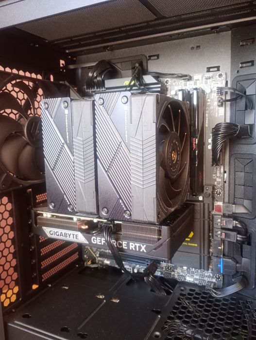 Komputer stacjonarny. AMD ryzen 7-9800X3D