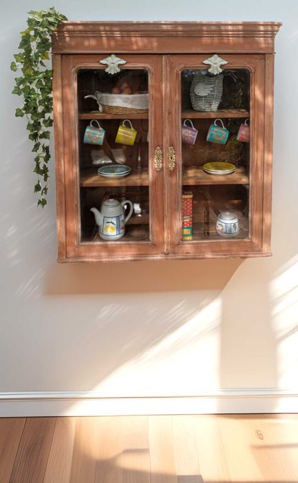 Armário de parede antigo