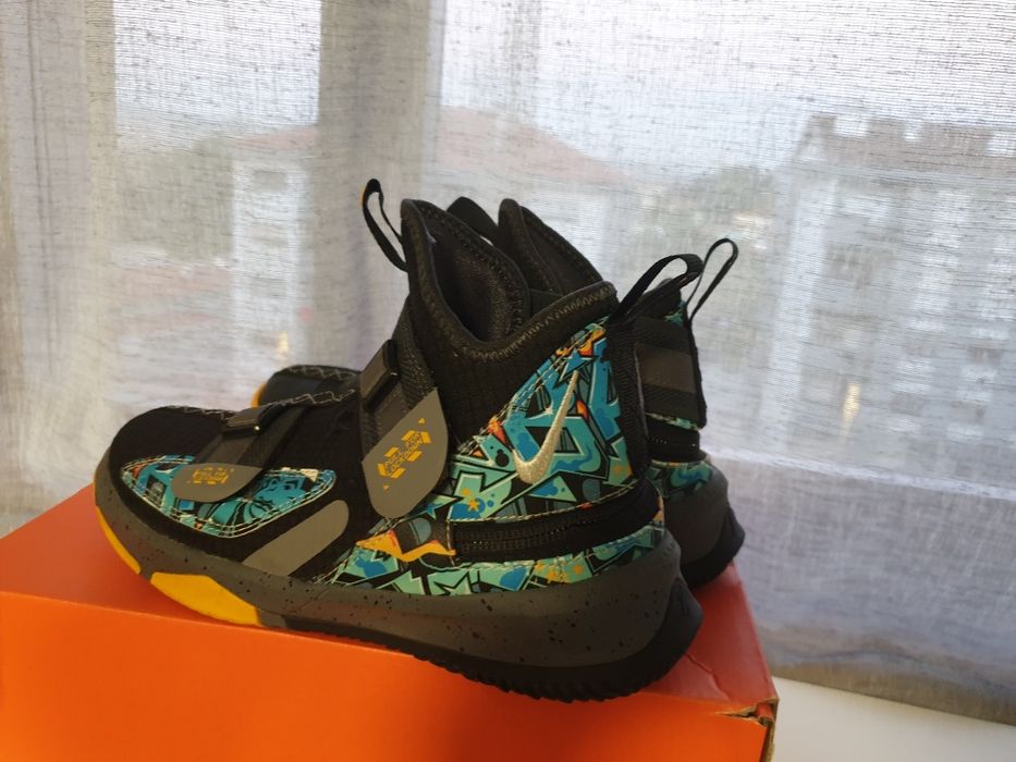 Sapatilhas Nike Lebron James