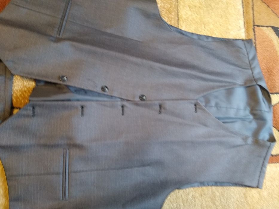 garnitur  meski  roz  52   na  188 cm  wzrostu