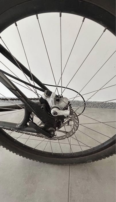 Specialized Hardrock Sport – BTT | Travões de Disco | Excelente Base para Trilhos e Cidade