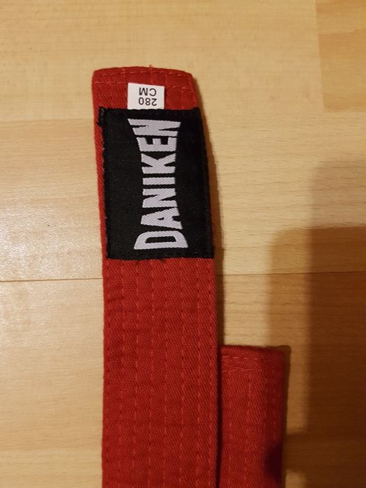 pas daniken taekwondo czerwony 280cm