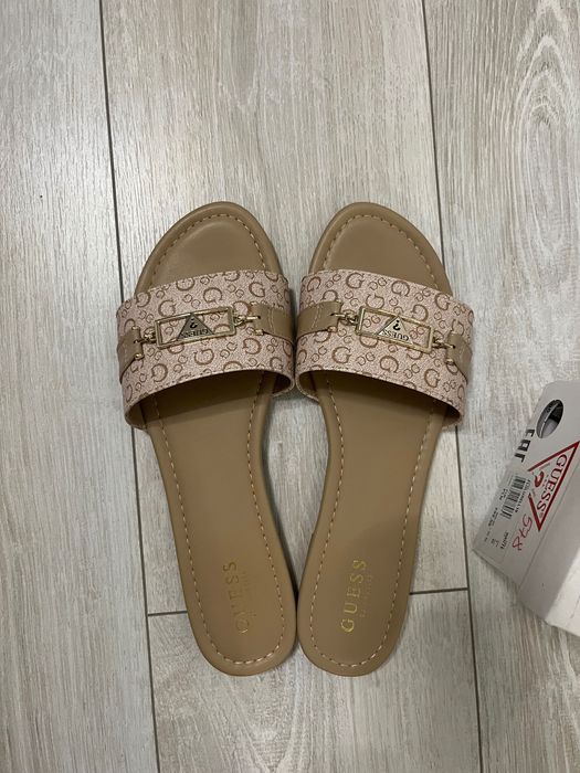 Klapki damskie Guess