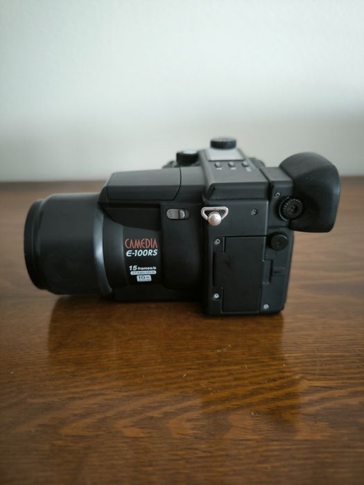 Máquina Olympus Camedia E-100Rs