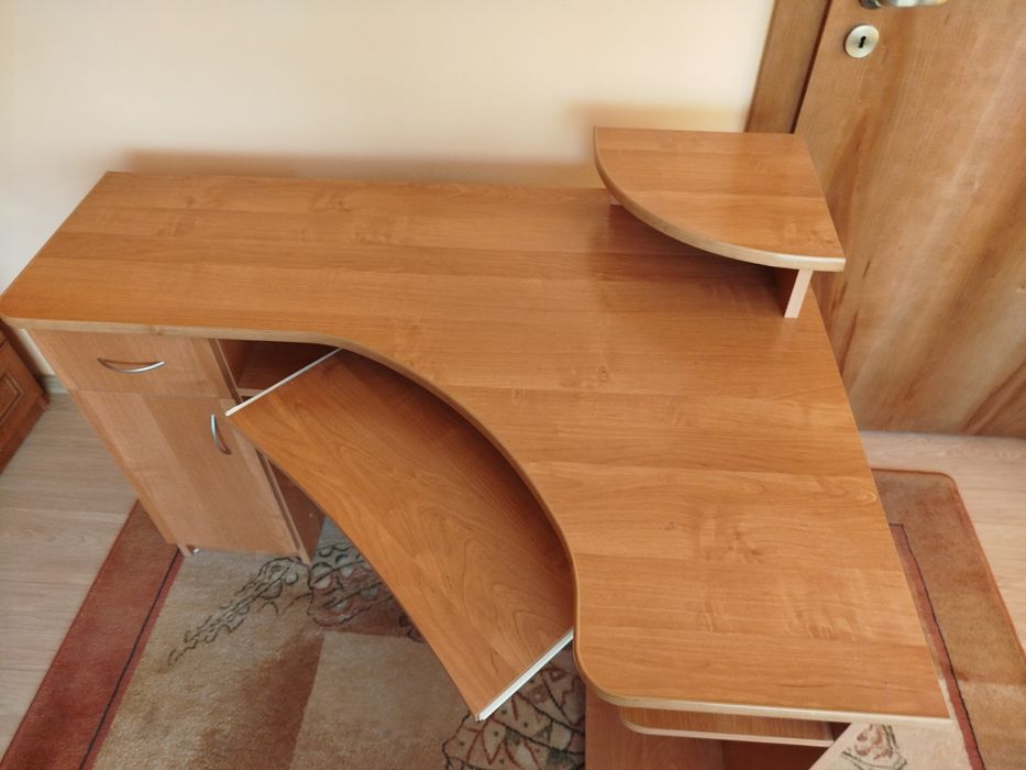 Biurko komputerowe narożne z nadstawką