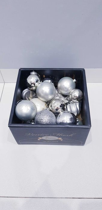 Srebrny zestaw ozdób choinkowych