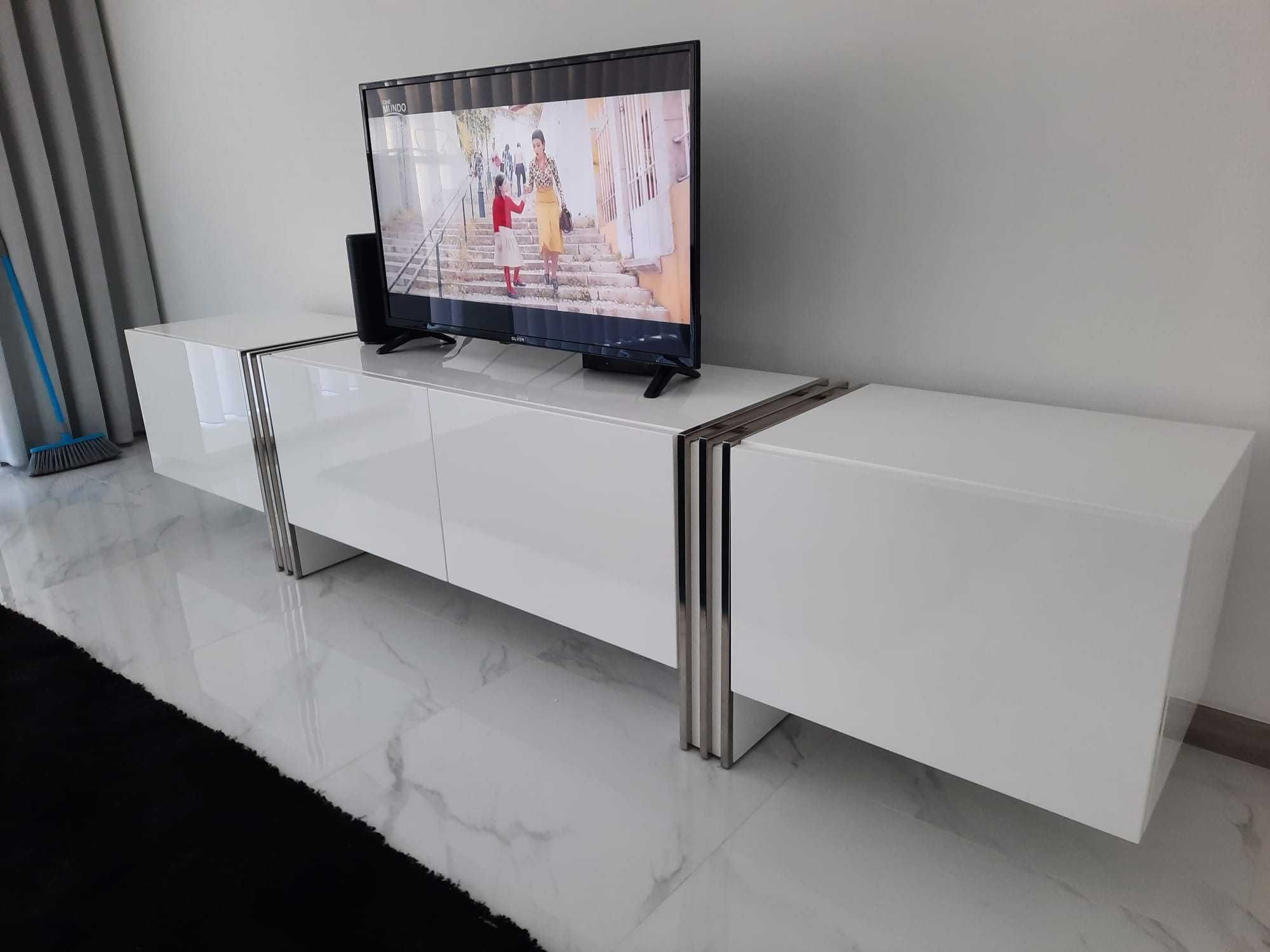 Móvel Tv 4Portas Branco Alto Brilho e Inox Polido Paredes • OLX