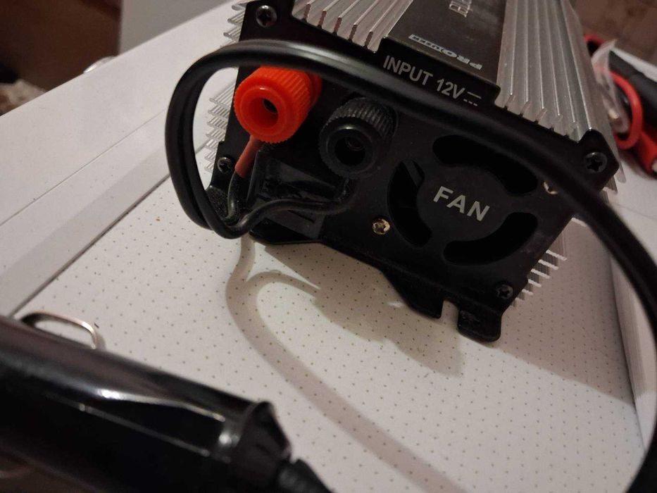 --Автомобильний инвертор Power Inverter--INV 300N--made in Germany--