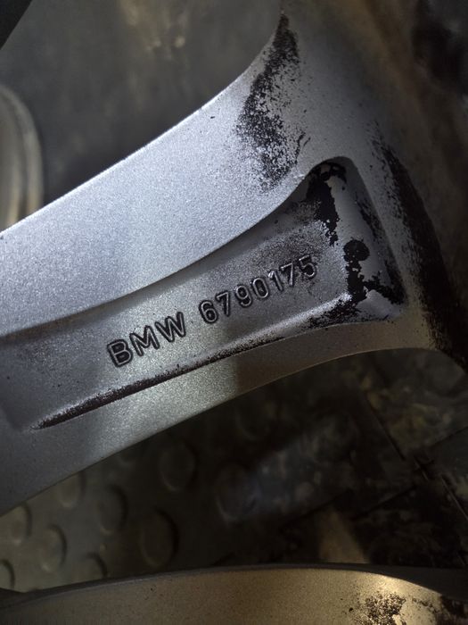 Felgi Aluminiowe 5x120 8Jx18 Et30 9Jx18 ET44 BMW