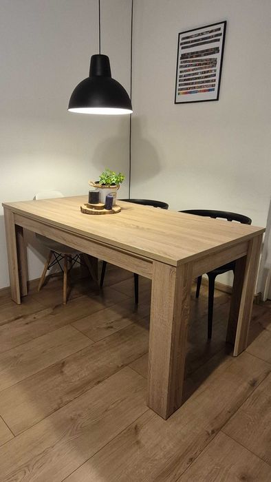 Stól do jadalni dużwgo pokoju stabilny