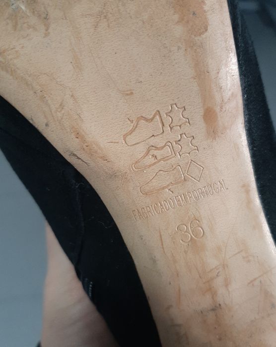 Botim preto de salto N.36