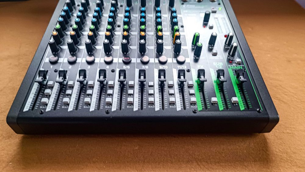 Мікшерний пульт MACKIE PROFX12V3