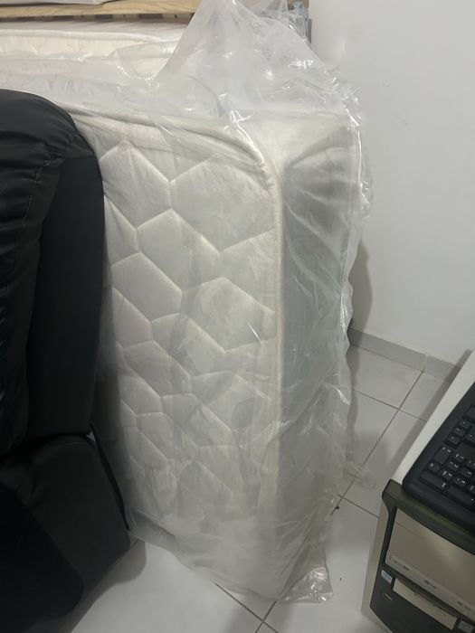 Colchao solteiro novo