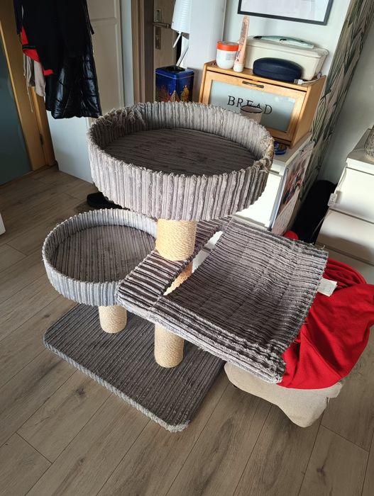 Drapak dla kota Tutzi.