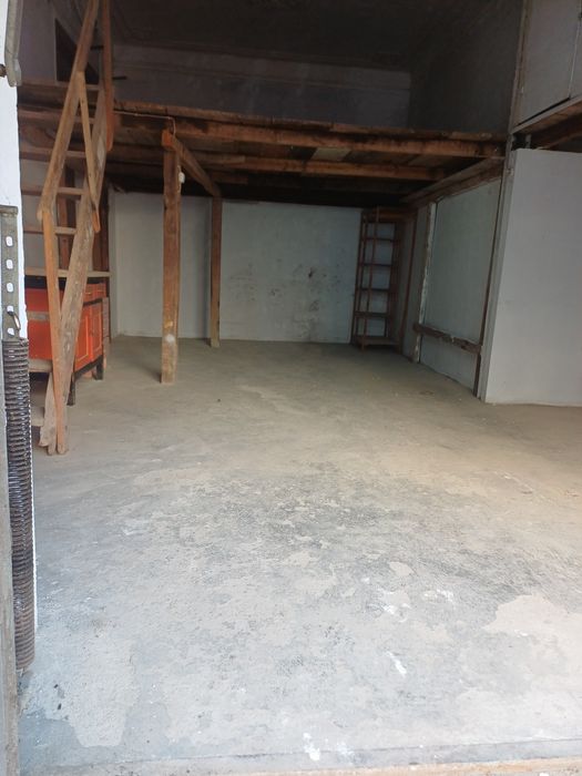 Garagem  Dafundo Algés, junto ao aquário Vasco da gama, Algés