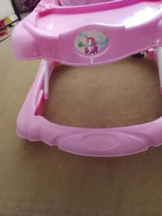 Aranha para bebe aprender à andar