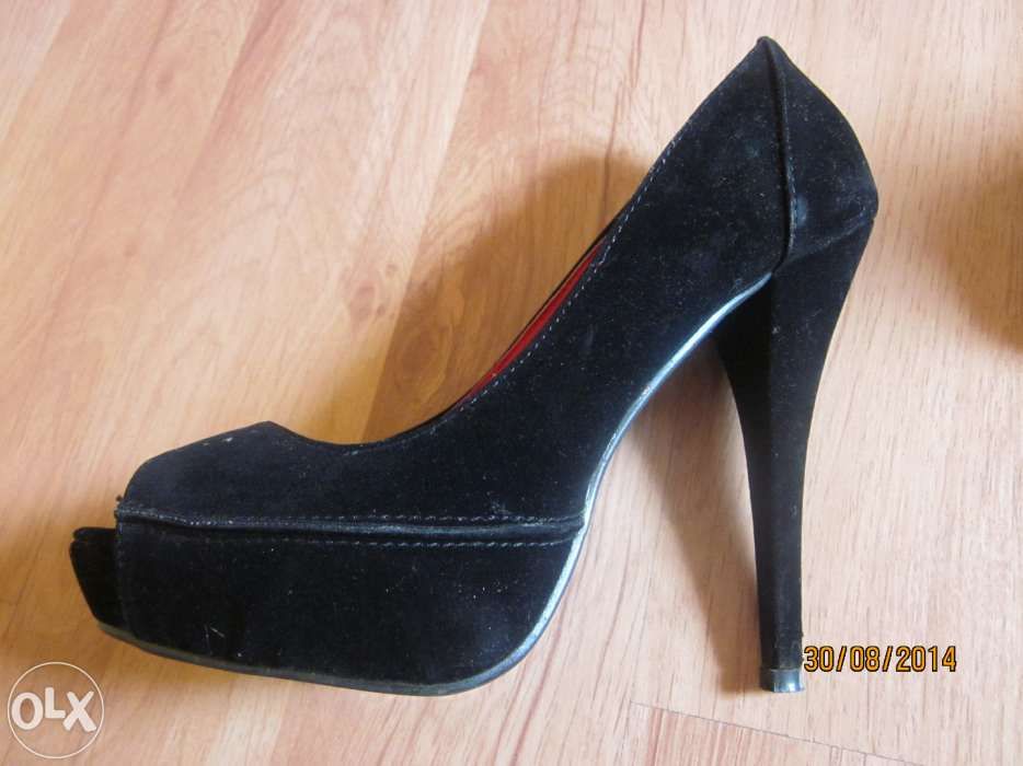 Buty 37 czarne na obcasie
