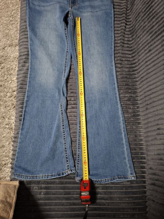 Nowe jeansowe spodni dzwony