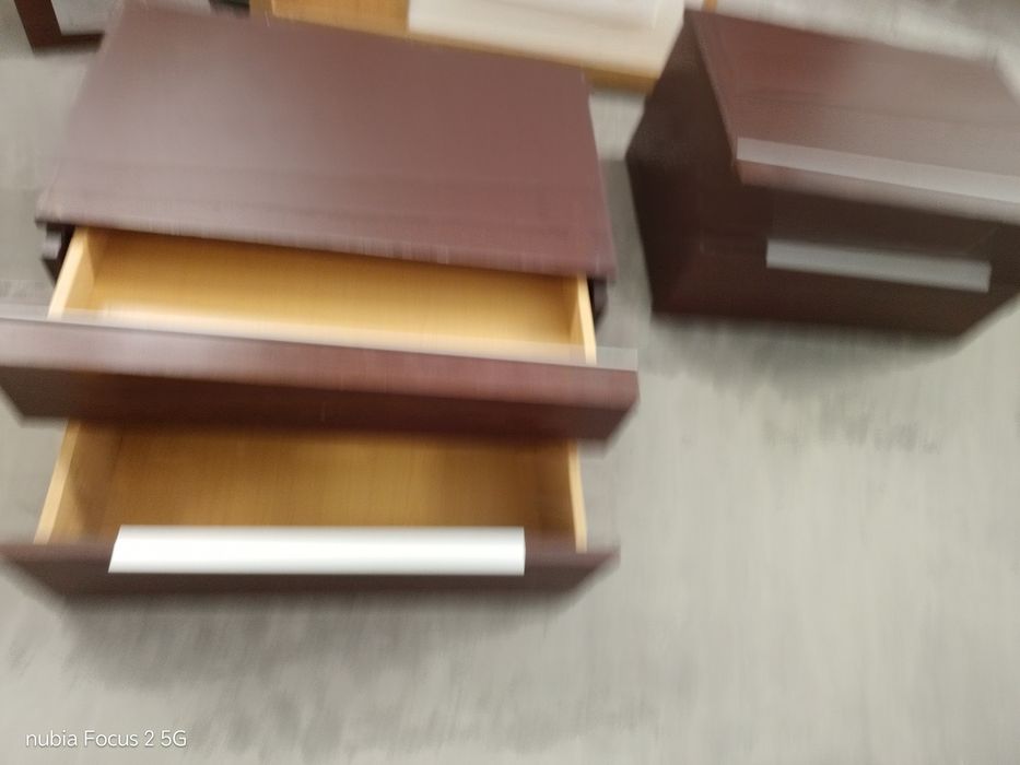 Cama de casal com duas mesinhas e colxao e estrado