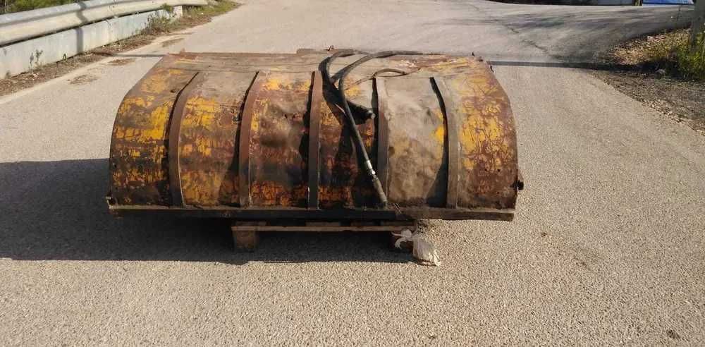 Vassoura Hidraulica para mini pá carregadora bobcat - Usado