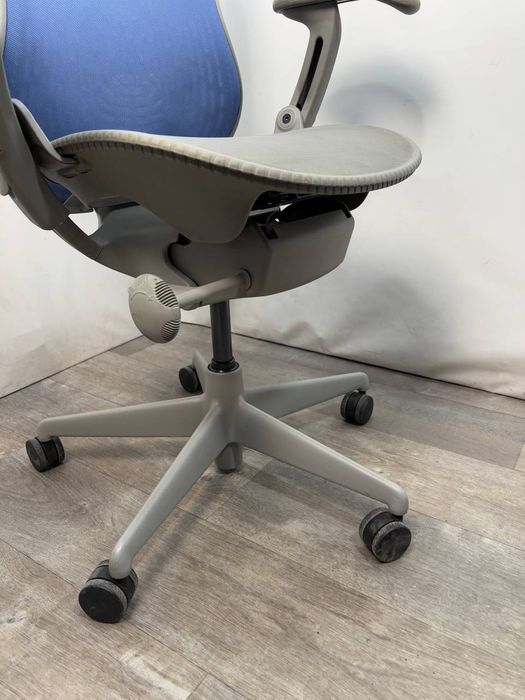 Ортопедичне крісло Herman Miller Mirra  мірра люкс сегмент для спини