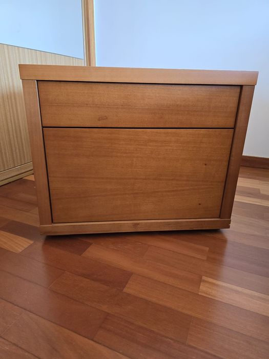Conjunto mesinhas de cabeceira